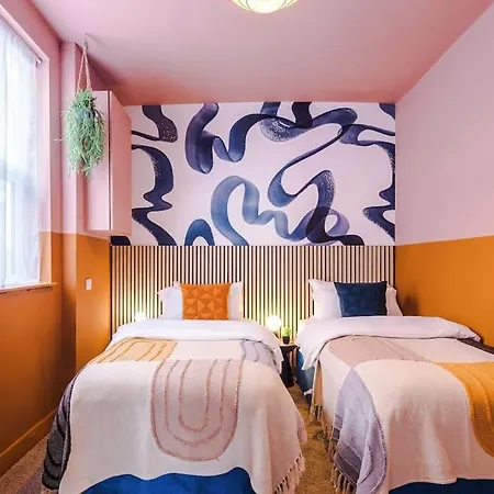 Modern 4-Bedroom In Manchester-2